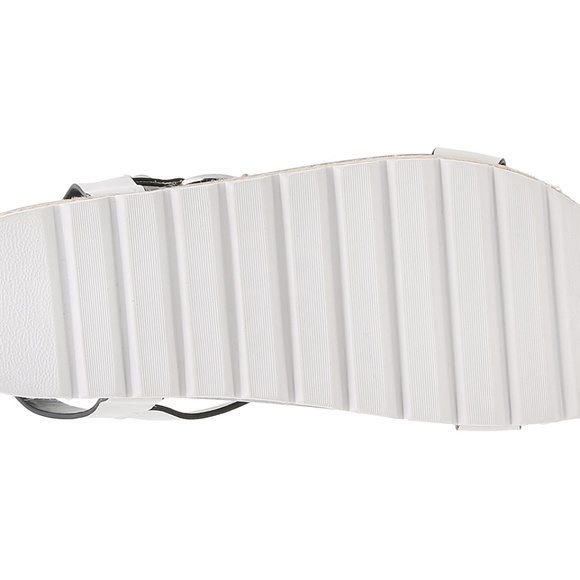 Bleeker & Bond Sandals - Picture 6 of 6